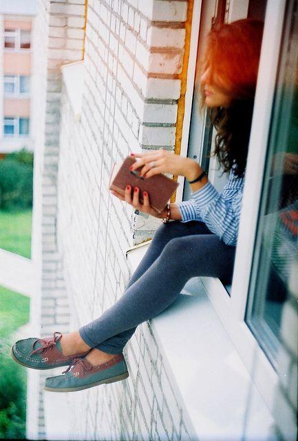 Ai sẽ nắm tay em đi qua những ngày không anh?