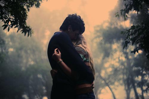 Buông ra thì dễ, vì người ta vẫn cứ đến và đi trong đời nhau...