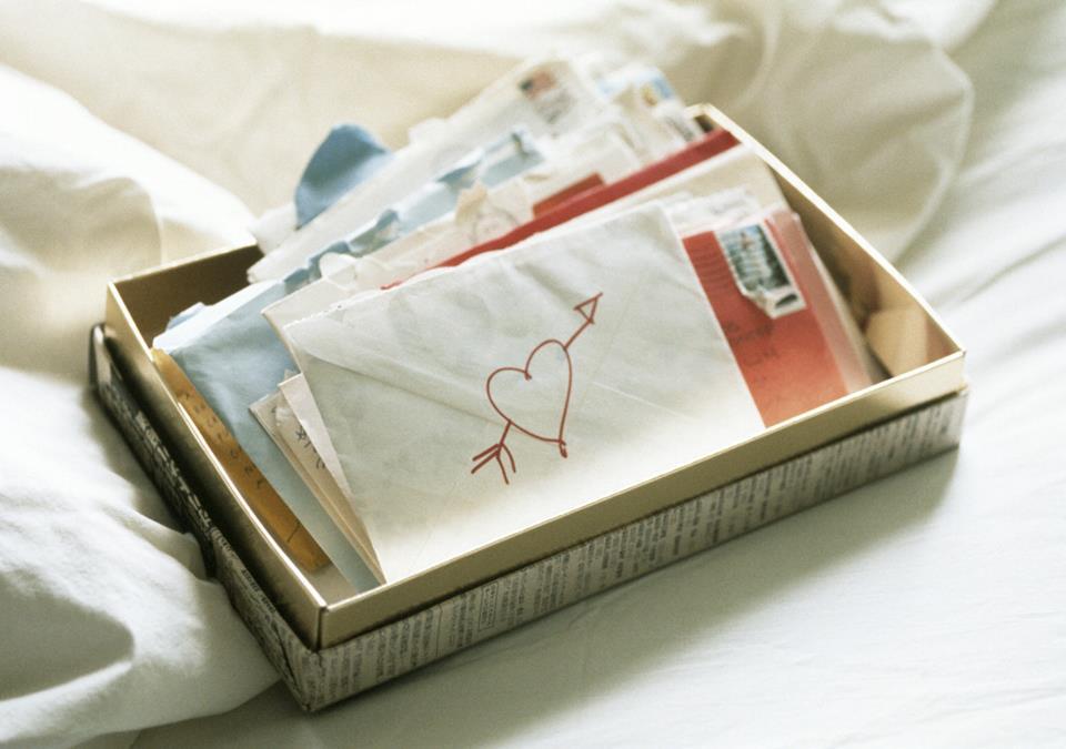Chào tạm biệt, hẹn gặp lại anh, yêu thương không bao giờ là của em...