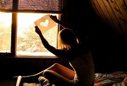 Có những cảm xúc, chạm nhẹ cũng thấy đau...