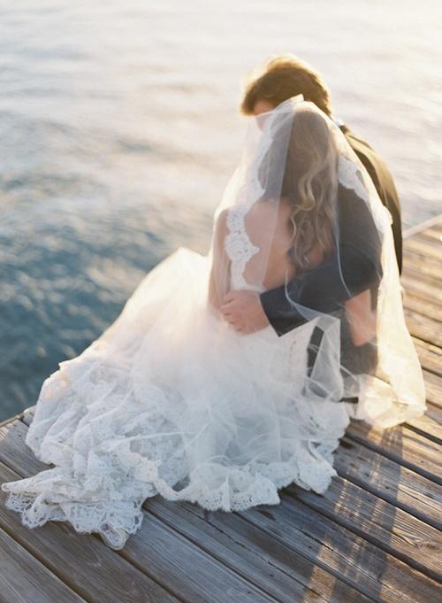 Cưới cô ấy rồi, anh phải hạnh phúc nhé!