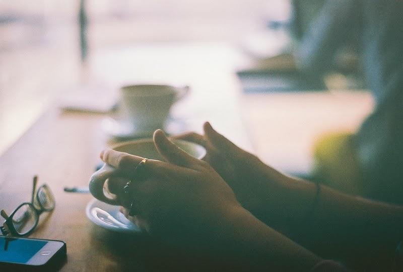 Dẫu biết rằng cố quên lại càng nhớ, thôi dặn lòng cố nhớ để mà quên...