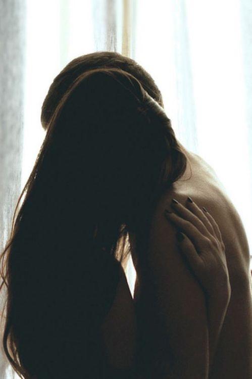 Đau thì cứ khóc, nhưng rồi hãy ngẩng đầu lên...