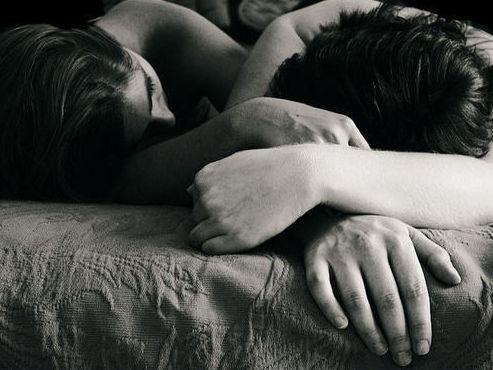Đau thì cứ khóc, nhưng rồi hãy ngẩng đầu lên...