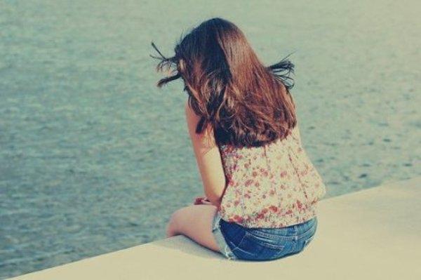 Đừng khiến em yêu anh, rồi anh lại rời xa mãi...