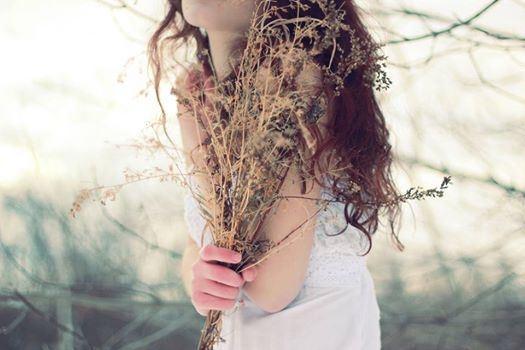 Đừng mãi đắm mình trong quá khứ nữa em nhé!