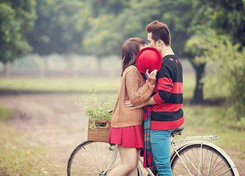 Em cũng chưa biết mình là gì của nhau, nhưng cứ hẹn hò đi, được không anh?