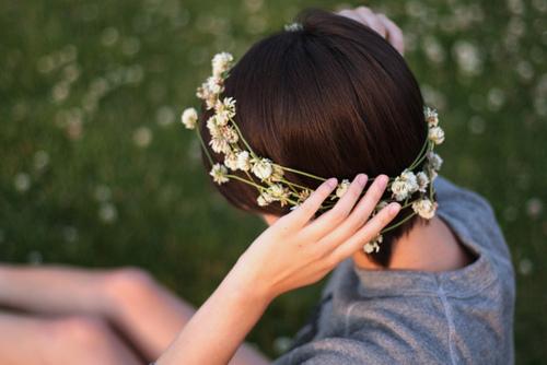 Em vẫn đứng sau anh đây mà!