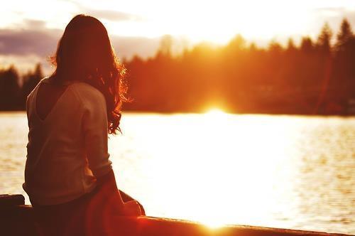 Em yêu anh, yêu một người có lẽ chẳng yêu em...