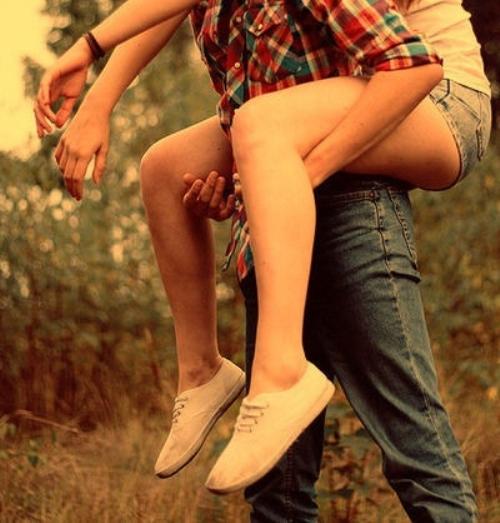 Giữa em và cô bạn thân của anh, anh chọn ai?