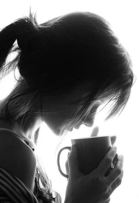 Hạnh phúc bên anh, là khi em uống một ly đen đá, được anh cho thêm rất nhiều đường...