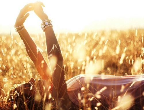 Hãy cứ yêu đời và sống hết mình em nhé, ngày mai nắng sẽ lại lên thôi mà...