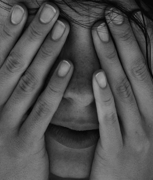 Hãy đừng làm trái tim thêm xa nhau nữa bởi những điều không đáng...