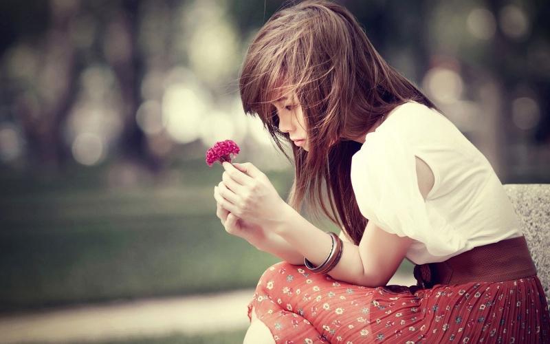Hình như anh chỉ cần biết em yêu anh nhiều một chút là anh lại hờ hững một chút với em?