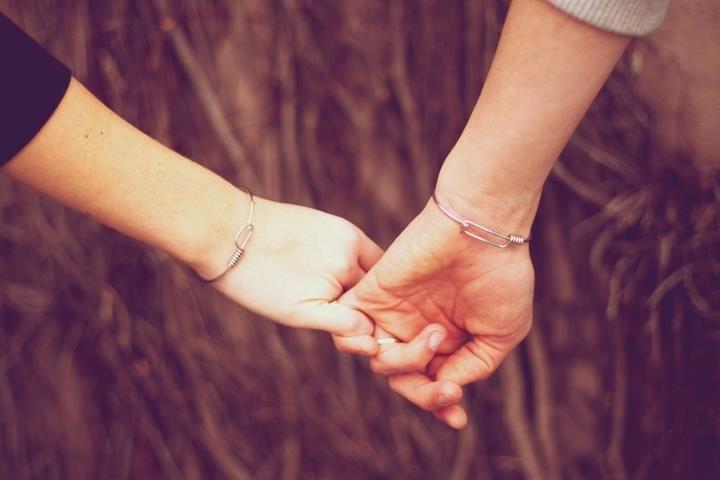 Khi yêu em, xin anh đừng hứa, cứ làm thôi...