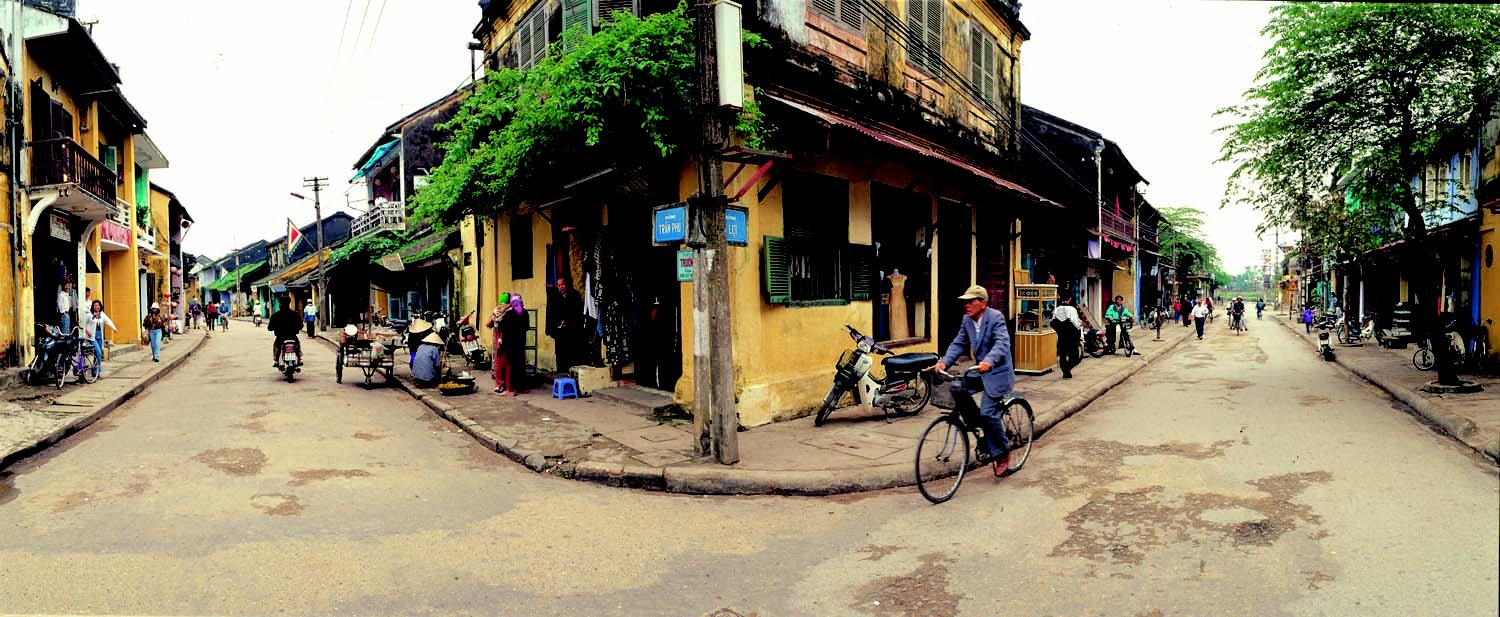 Không khóc ở Hội An...