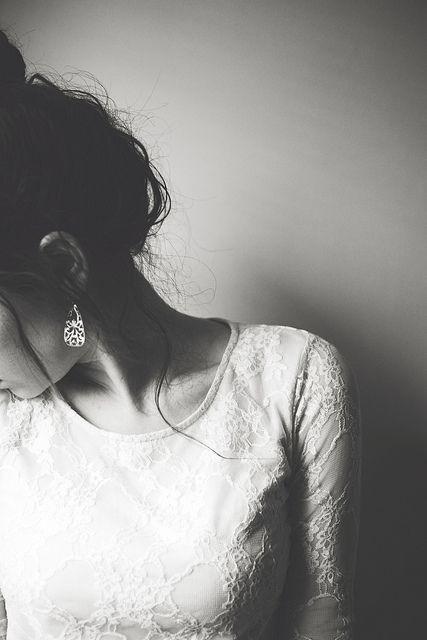 Là con gái, đừng mãi cứ yếu đuối, hãy thử thực tế một chút xem...