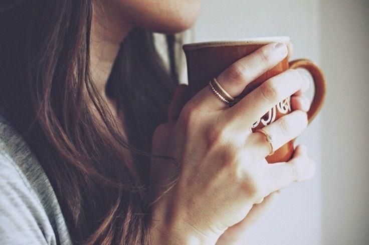 Là con gái, đừng mãi nghĩ cho người khác mà lặng lẽ làm thương tổn chính mình...