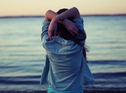 Làm phụ nữ, càng tỏ ra mạnh mẽ lại càng đáng thương...