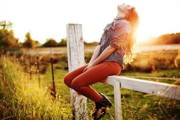 Mặc dù ích kỉ thật đấy, nhưng đôi khi tôi lại cảm thấy ganh tỵ với nhiều cô gái tìm được cái gọi là hạnh phúc lâu dài...