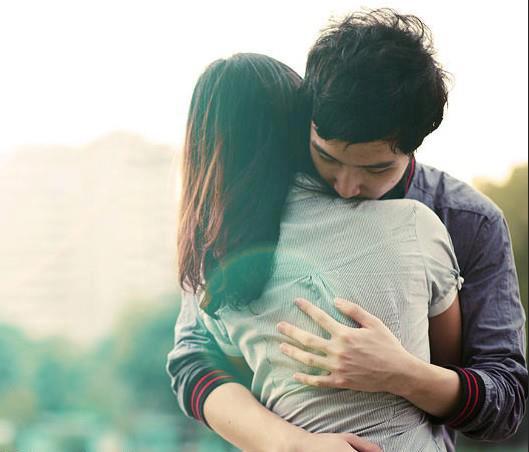 Nếu yêu anh thì đừng khóc sau lưng anh, em nhé!