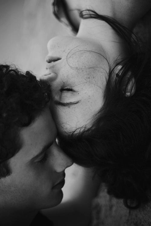 Người mới sẽ giúp em quên được anh, nhưng hiện giờ em vẫn cứ nhớ anh đã...