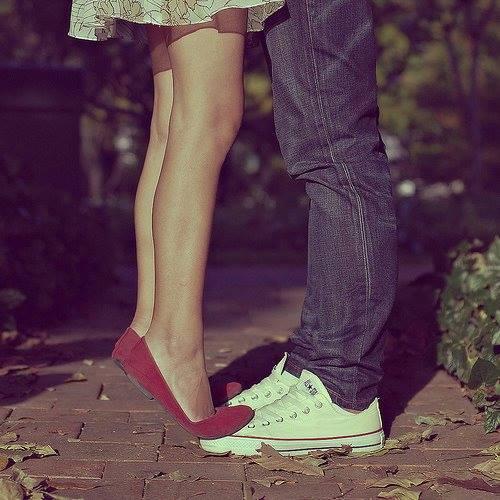 Quên anh ta đi, người thì cũng đã "cũ" rồi...
