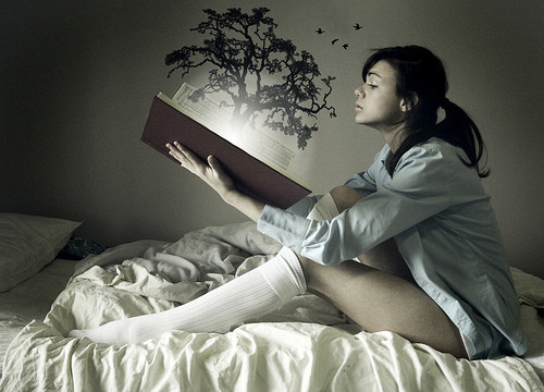 Tại sao bạn nên hẹn hò với một cô nàng ham đọc sách
