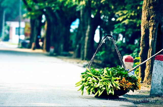Tháng Tư, em chờ đợi điều gì...