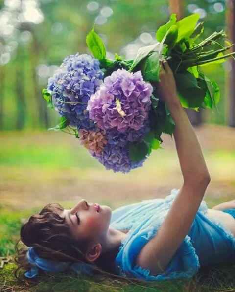Thật tuyệt khi có một "người cũ" trong đời, người dạy ta biết trân trọng hơn những người đến sau...
