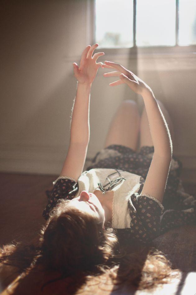 Tình nào rồi cũng nhạt, lòng người rồi cũng sẽ phôi phai...