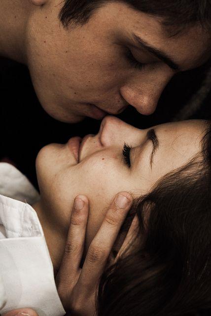 Tình yêu nào dù có mãnh liệt đến đâu thì cuối cùng cũng trở thành hoài niệm...