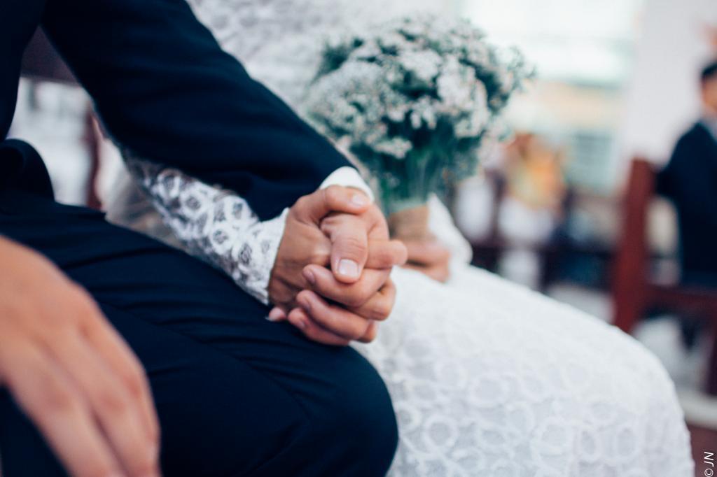 Yêu thì cứ yêu thôi, là cho đi và đừng giữ lại cho riêng mình...